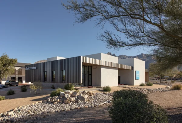 Charles-Schwab-Office-1-600x407