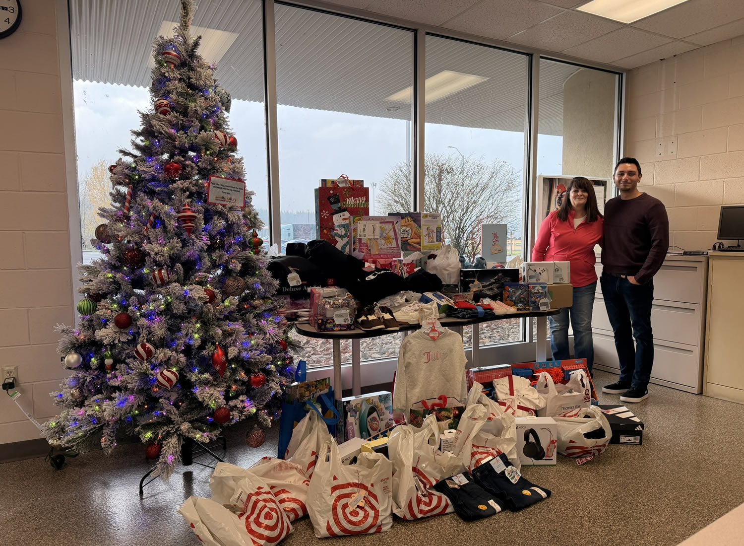 Steelscape - Kalama Helping Hands - Holiday Giving 2025